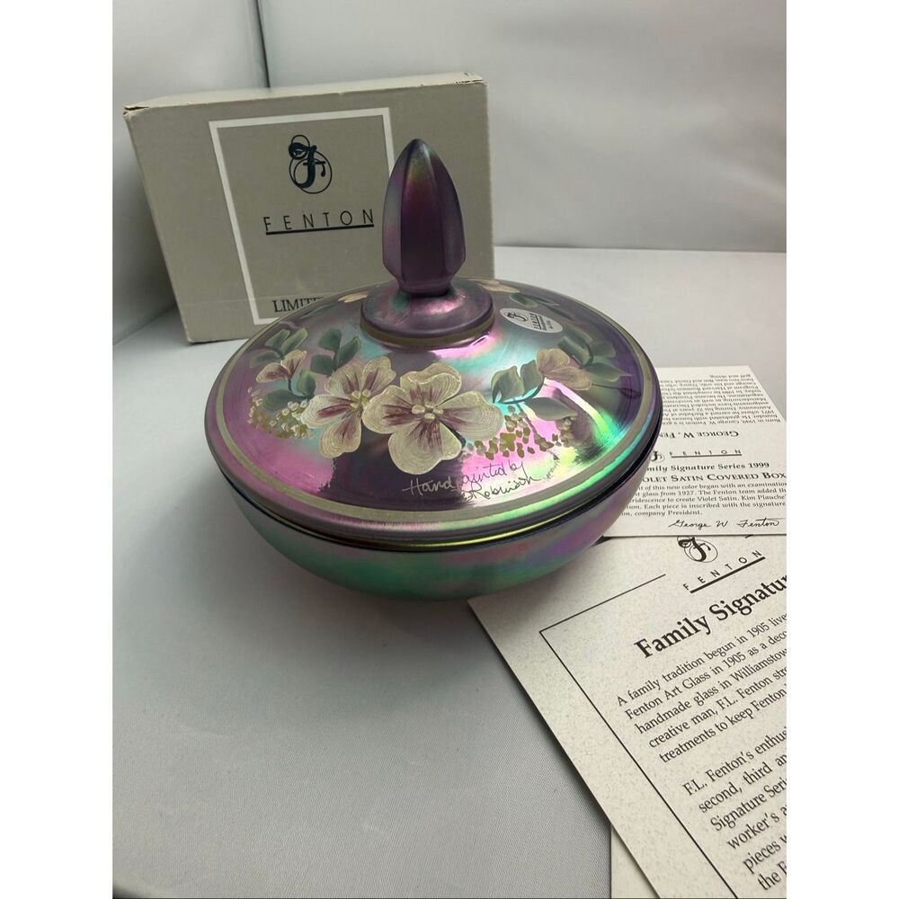 Fenton Violet Iridescent Candy Box w/ Lid – Hand Painted Flowers – Signed by Nan - Picture 4 of 9